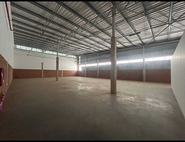 676M² WAREHOUSE TO LET IN CLAYVILLE